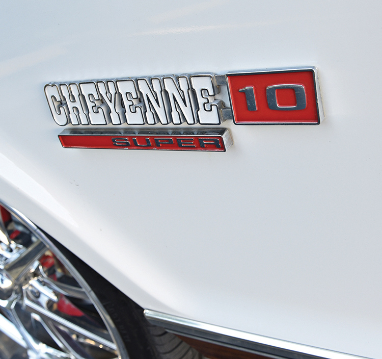 Emblem of a 1972 Chevy Cheyenne Super