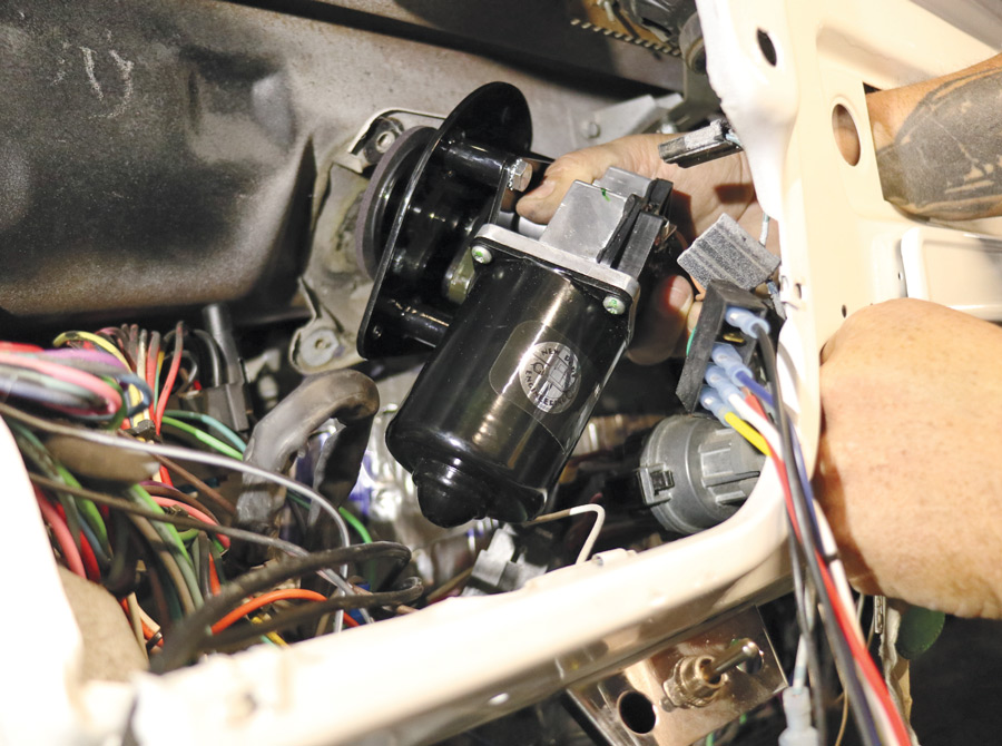 Install the provided gasket to the interior mounting surface of the New Port motor prior to installing