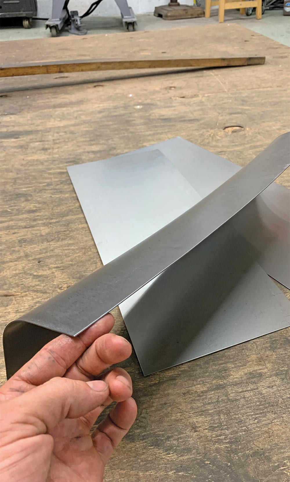 Side profile of the stretched sheet metal