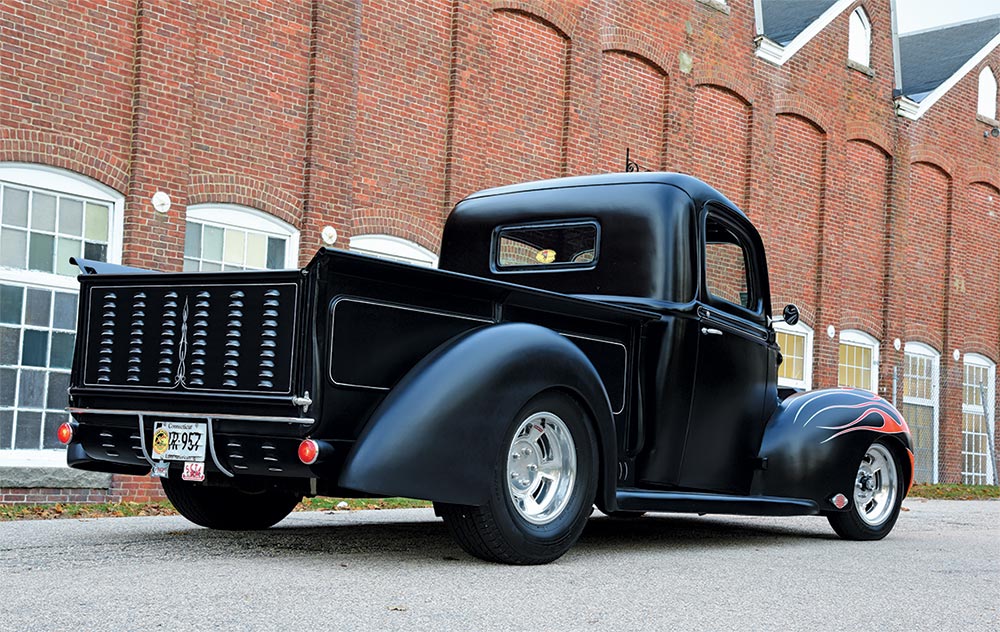 Side profile of the 1940 Ford