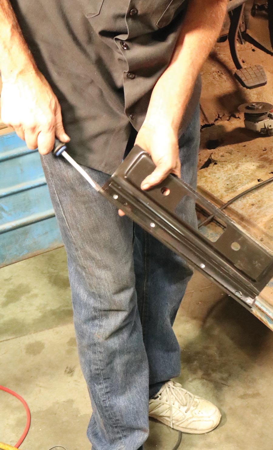 Removing the brace spot weld with a flathead screw driver