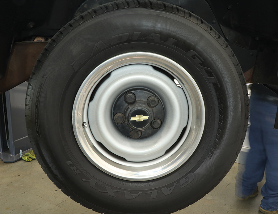 stock 15-inch-diameter 1988-1998 Chevy C/K 1500 wheel