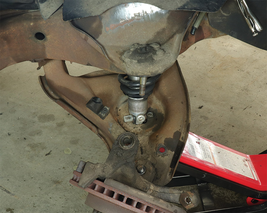the upper ball joint separated from the steering spindle