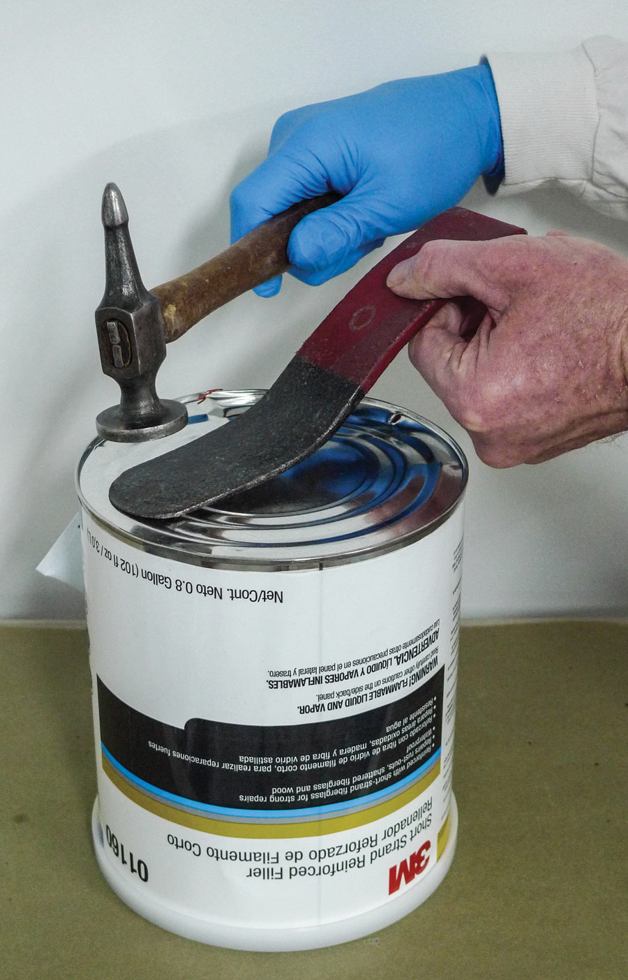 Opening paint can