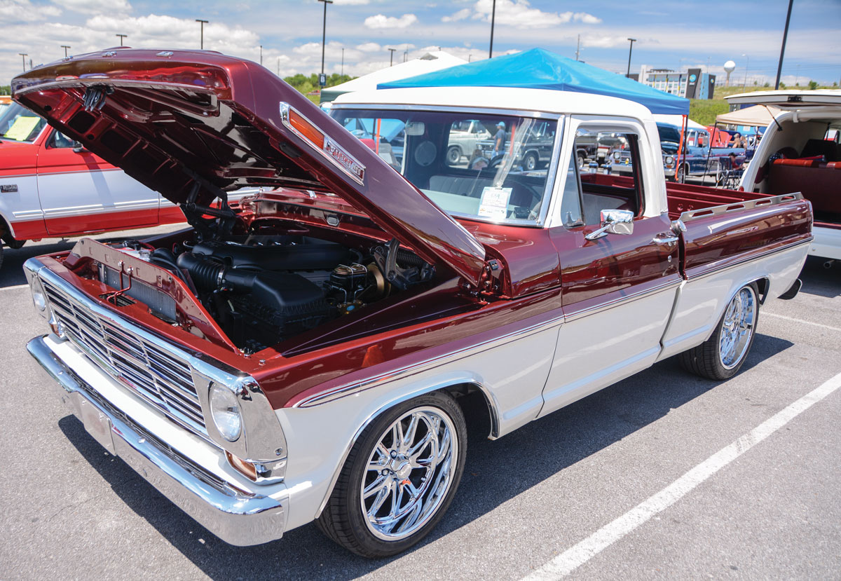 Maroon and white F-100