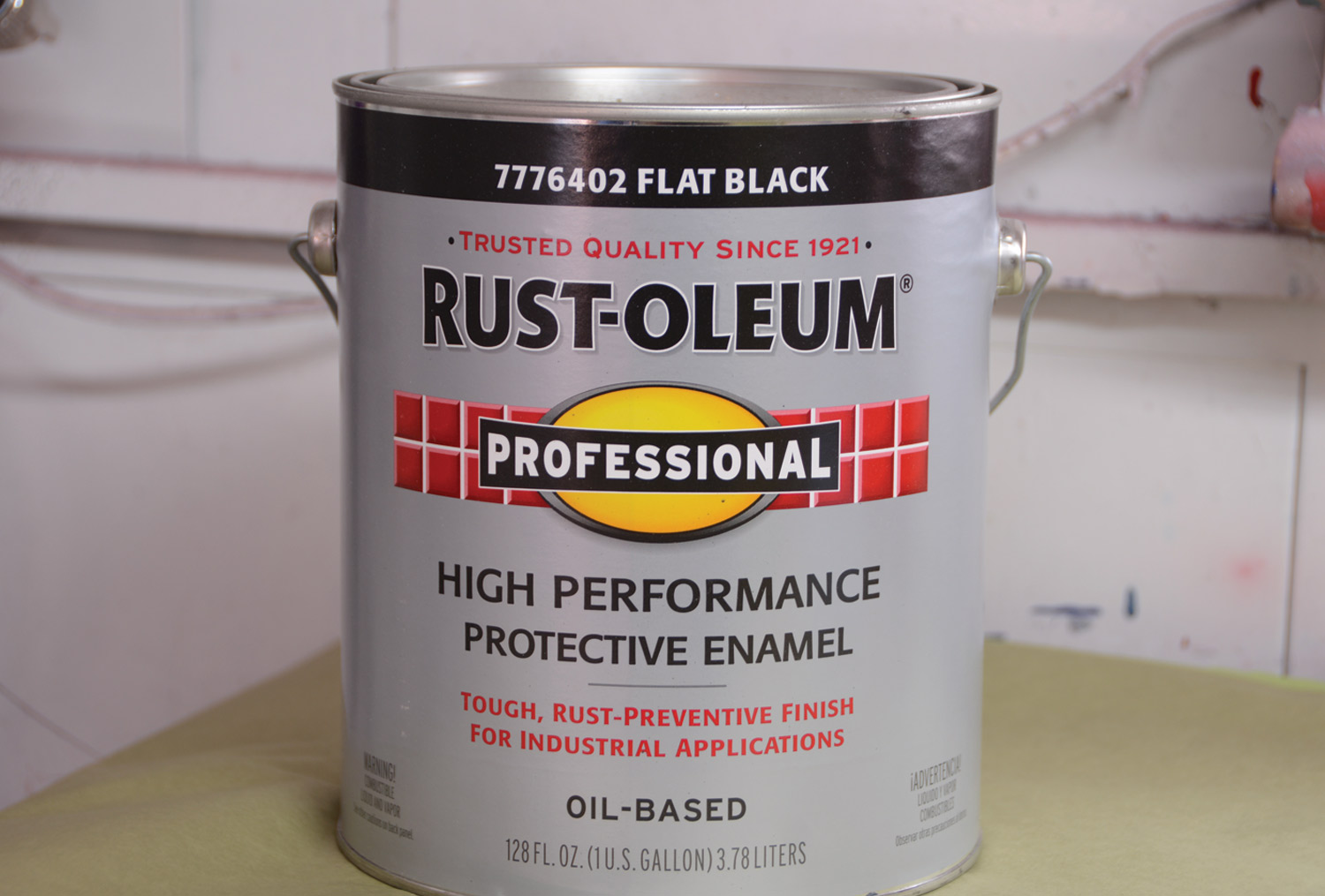 a new can of Rust-Oleum oil-based enamel paint