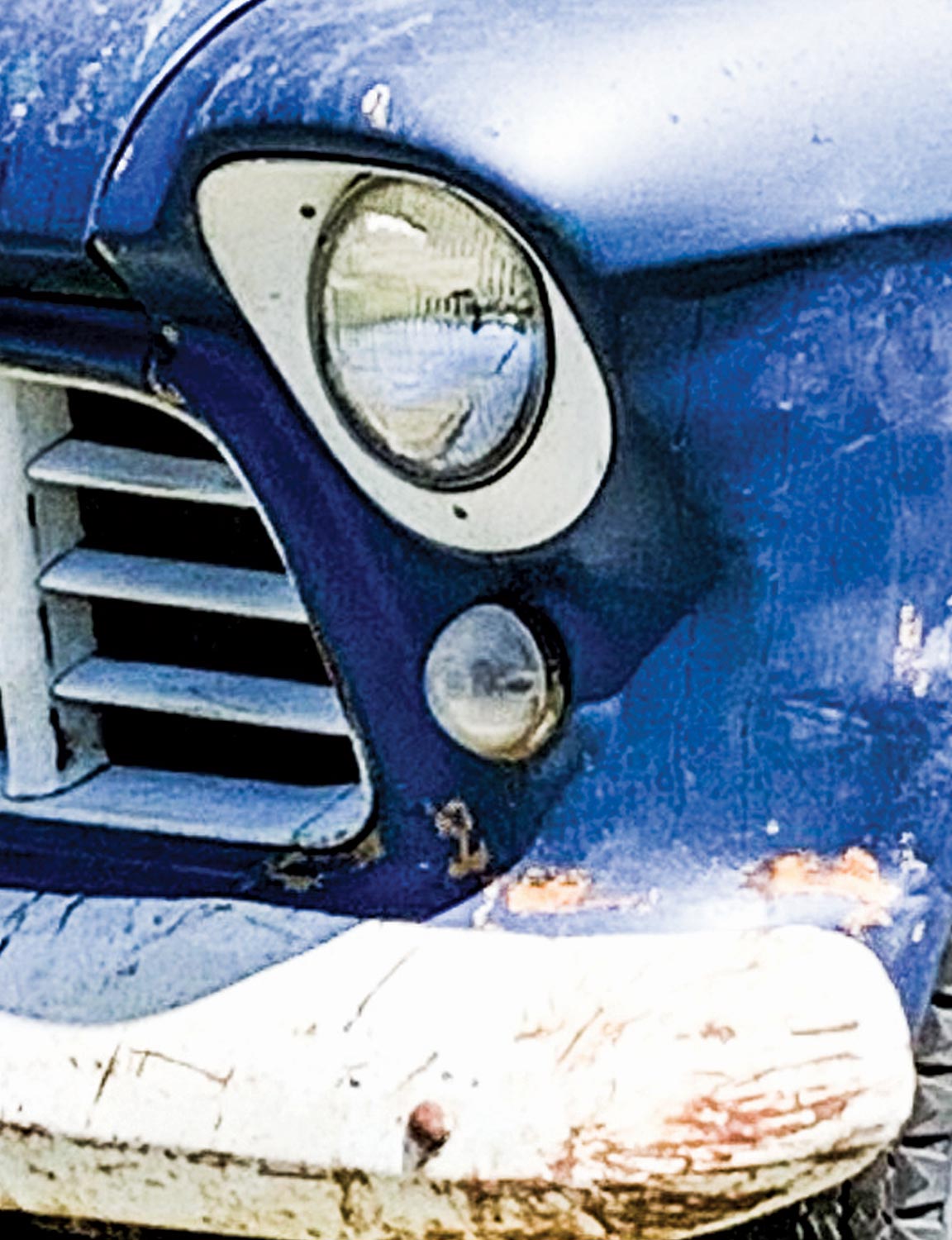 close up of the stock bullet-shaped park lamps on a blue classic truck