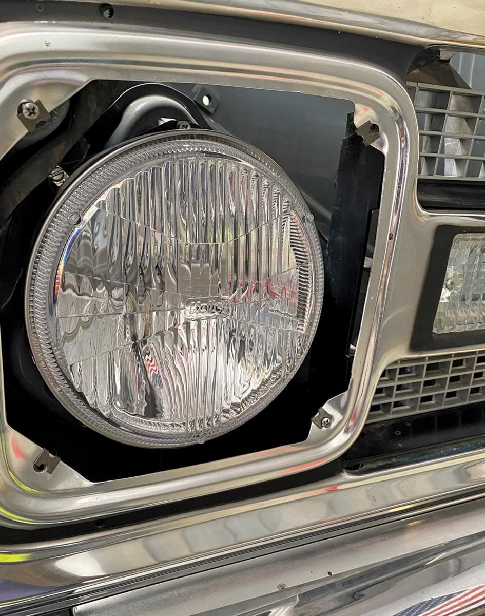 the 7-inch lamp in the stock headlight bucket