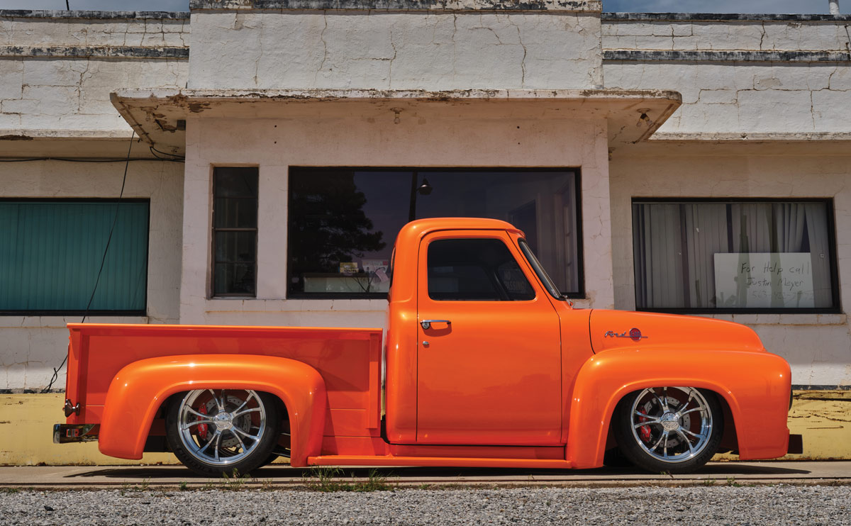 sideview of Ford F-100