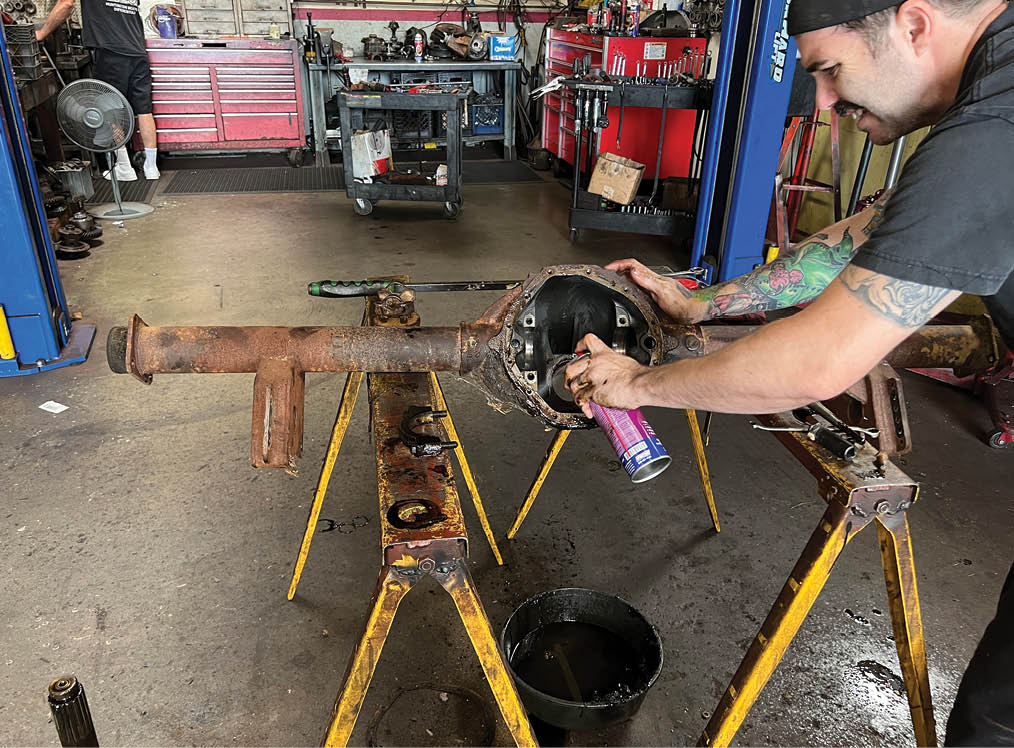 During disassembly Gary spent a considerable amount of time to make sure all the gear oil and debris were out of the housing prior to sending it to powdercoat.