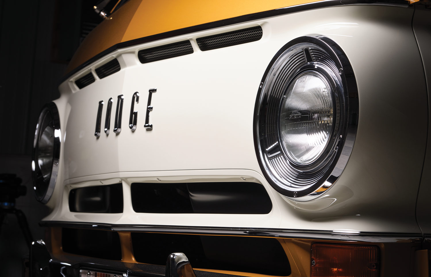 close view of the "Dodge" emblem on the face of the '69 Dodge A108