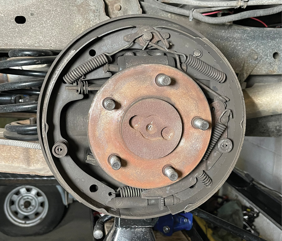 With all of their springs, levers, and associated parts, drum brakes can be a little daunting at first look. The most important tip we can offer is to never take both sides apart at the same time! Note the rear shoe (on the passenger side) and how thin the brake lining is worn down. This baby needs some new shoes!