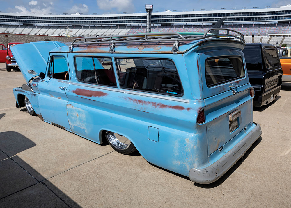 Slammed patina powder blue '65 Suburban