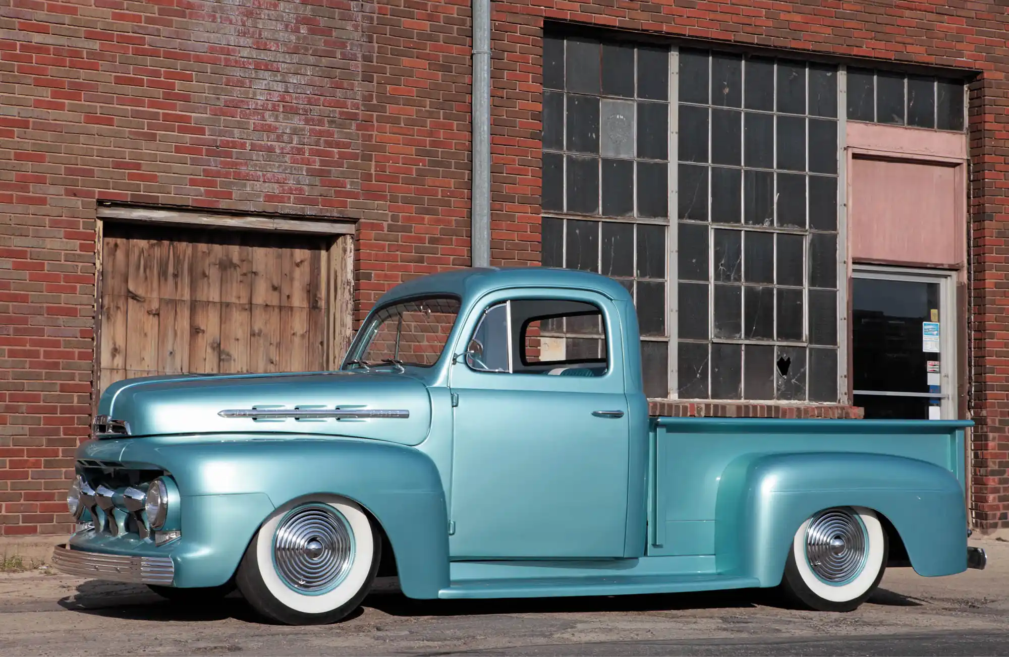 outside view of ’51 Ford F-1 Custom cushion seats
