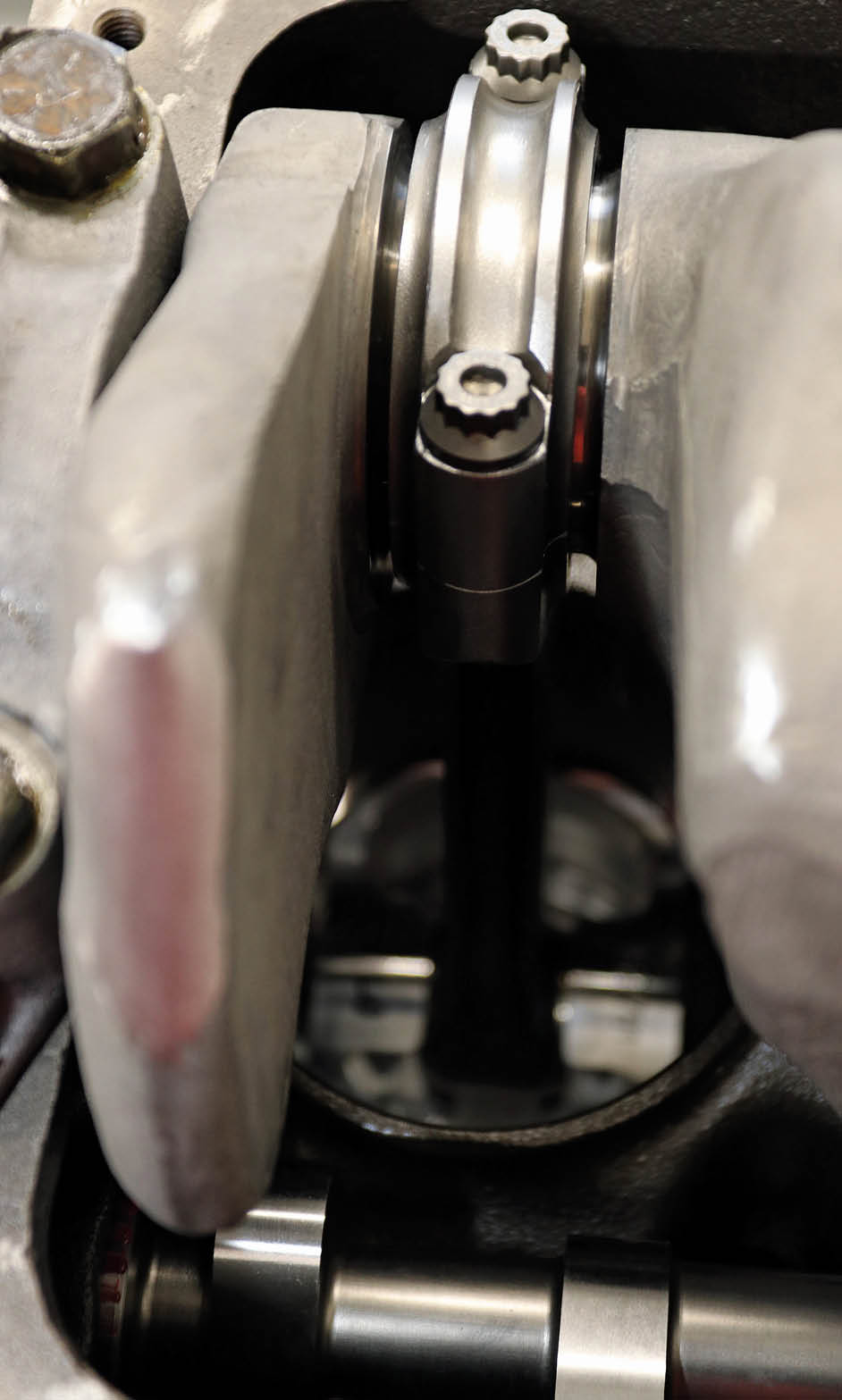 The big-block rods are nowhere near as wide as the original connecting rods. You can see the big gaps left once the big ends are secured onto the crank.