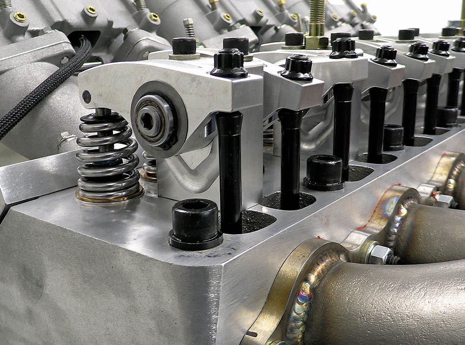Up top a set of lightweight beehive valvesprings control the stainless steel valves. The lightweight aluminum roller rockers are shaft mounted with a 1:47:1 ratio.