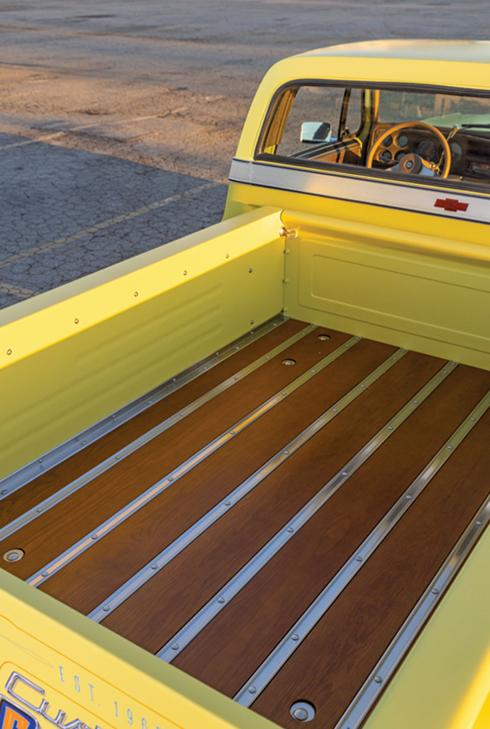 view truck bed on yellow chevy ’74 Stepside Squarebody pickup truck
