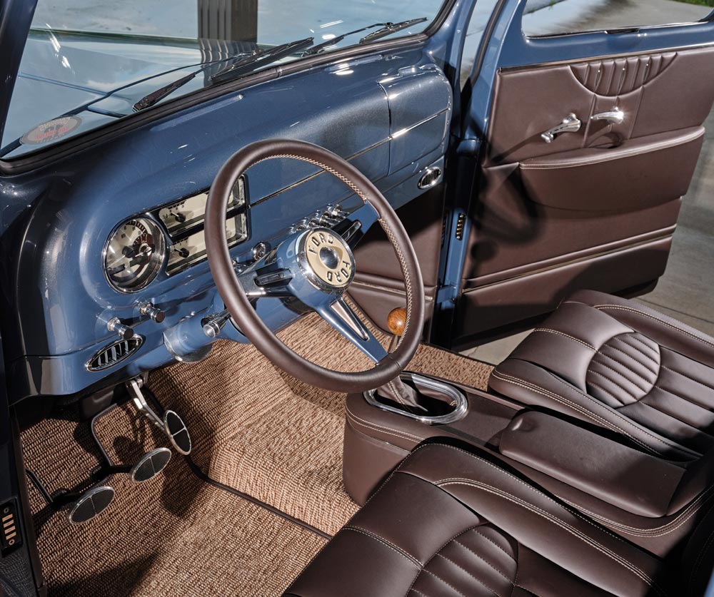 steering, dash, and seating in a ’50 Ford F-1