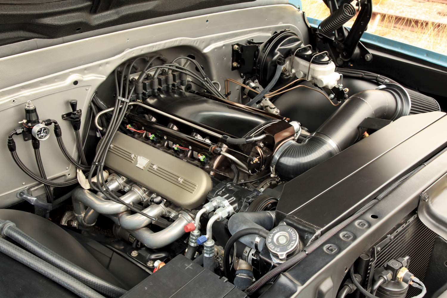 engine of '72 Chevy C10