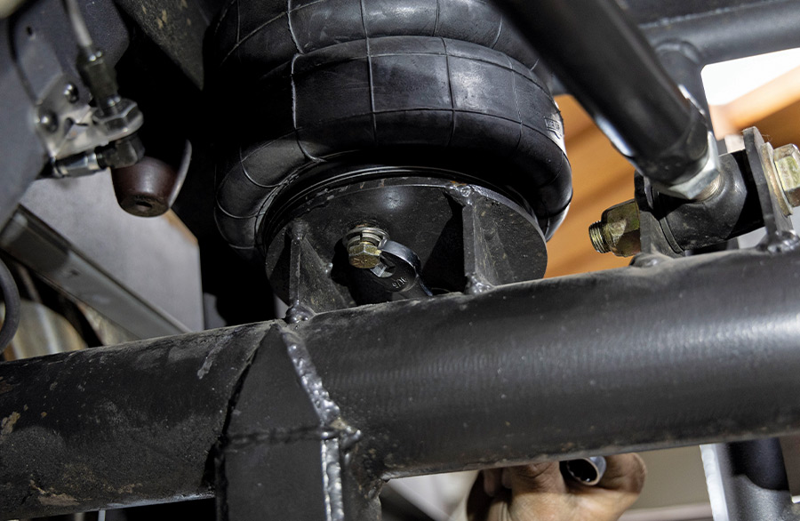 Rear Suspension Setup Heavy-duty airbag mounts and four-link system for smooth ride control
