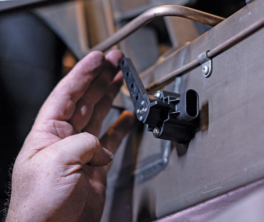 Adjusting bracket linkage for AccuAir e-Level height sensor on frame rail