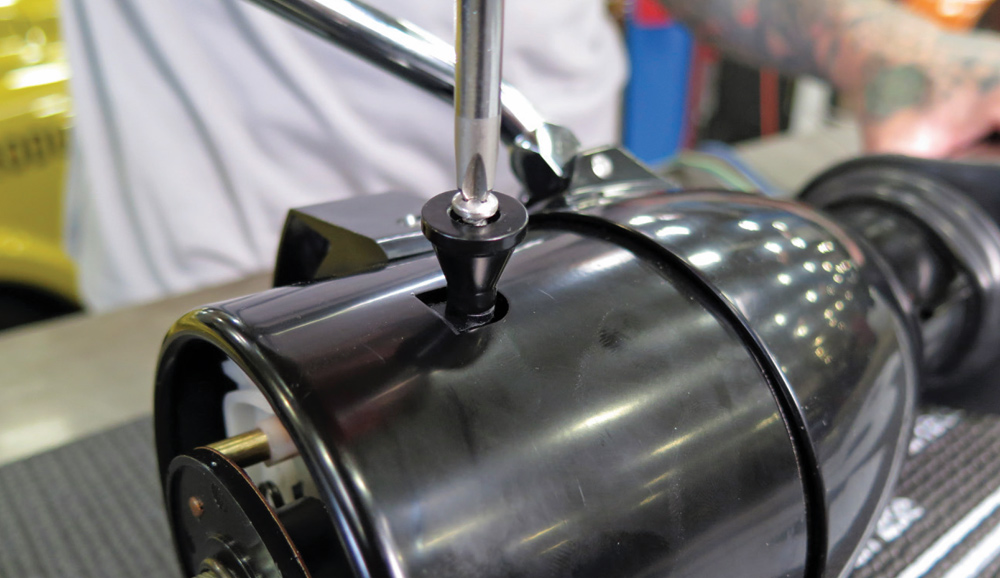 Installing the hazard light button on the right side of the steering column.