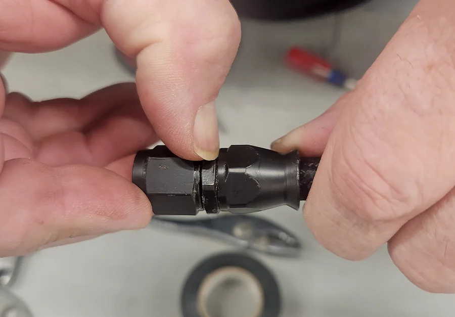 Verifying proper seat of AN fitting collar against hose end during install