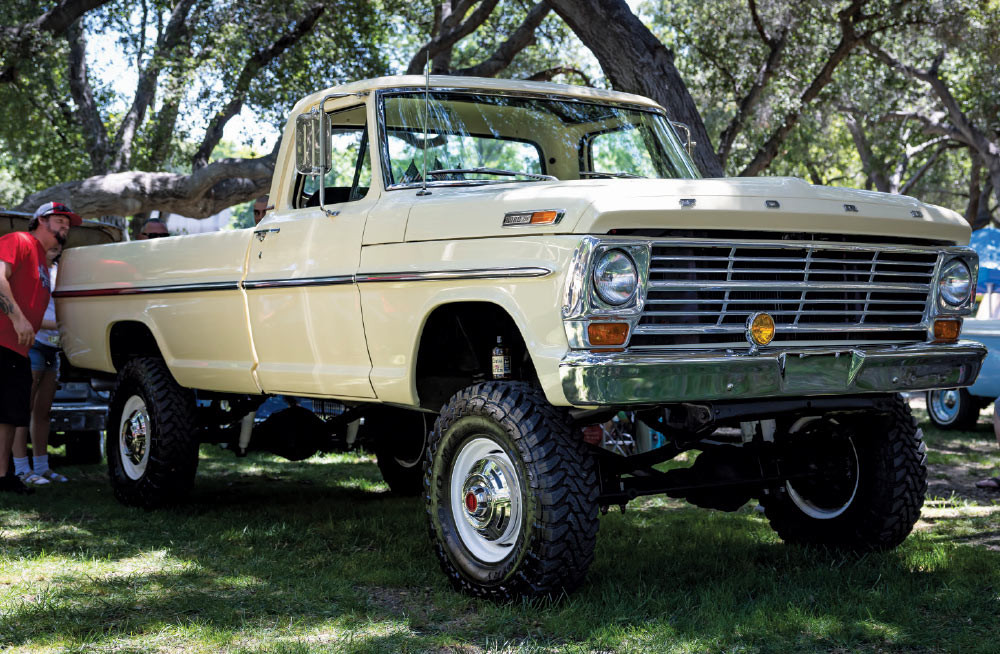 1968 Ford F-250 4x4 cream lifted highboy restored classic off-road stance