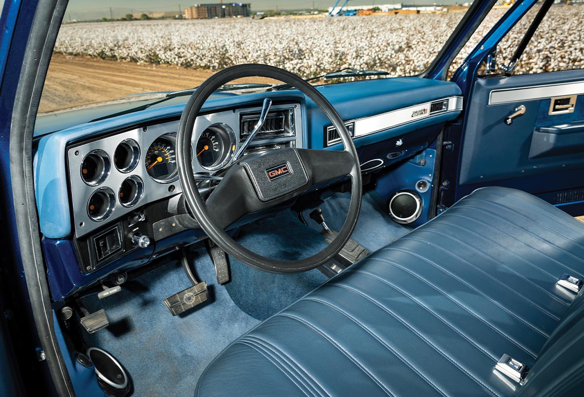 1981 GMC K15 interior view steering wheel gauge cluster bench seat