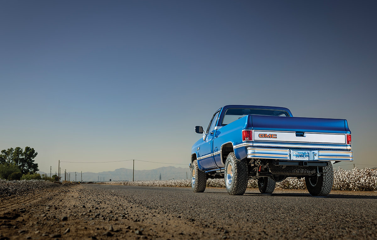 1981 gmc k15 wide rear view blue truck tailgate and chrome bumper details