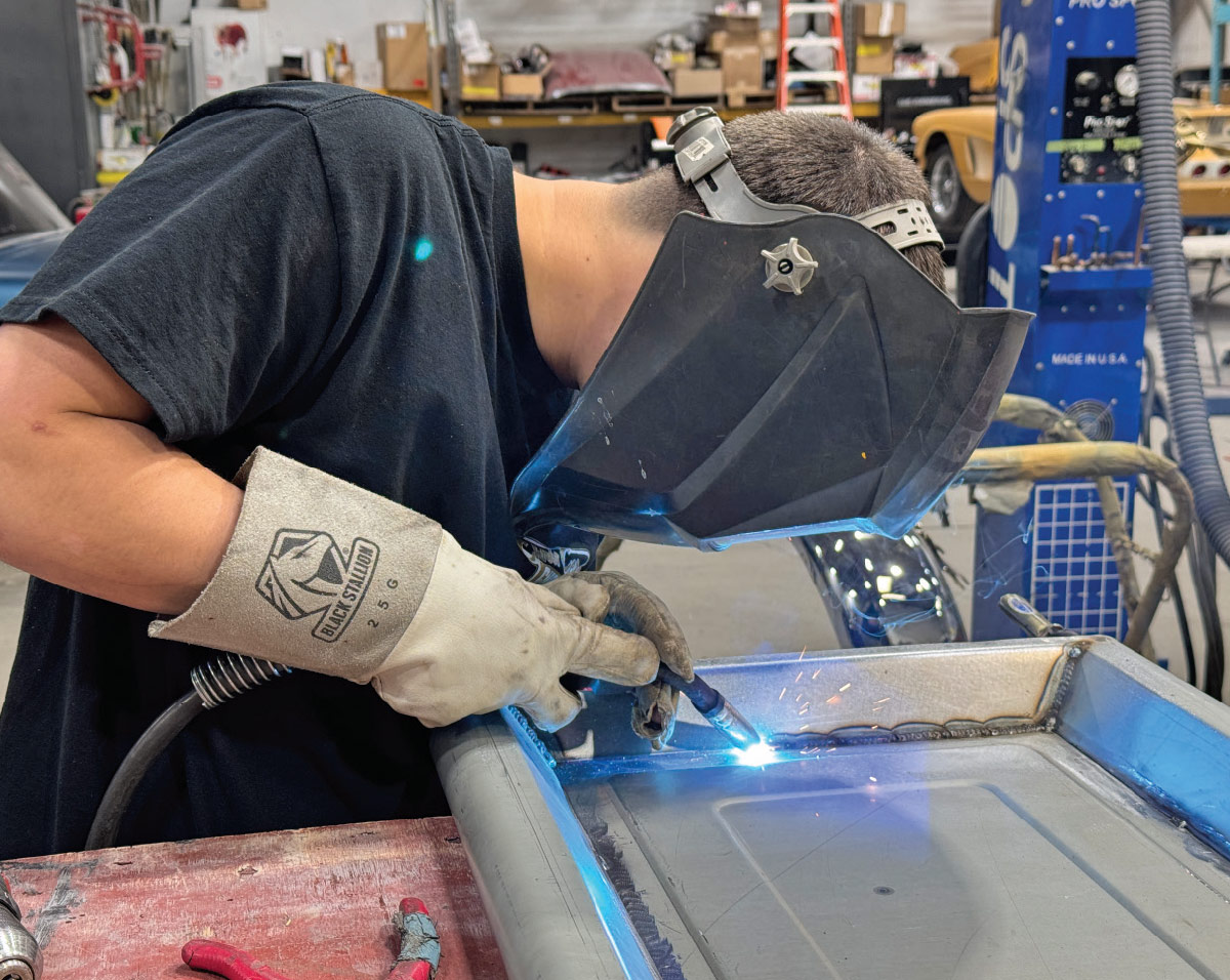 MIG welding inner seam, BLACK STALLION 25G gloves, red table, PRO-SPOT lift, blueyellow cars