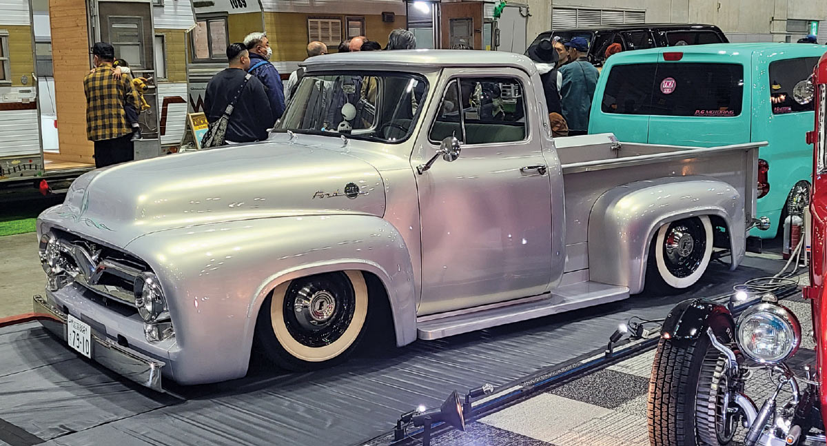 1953 Ford F100 custom lowered silver classic pickup whitewall tires Japan car show