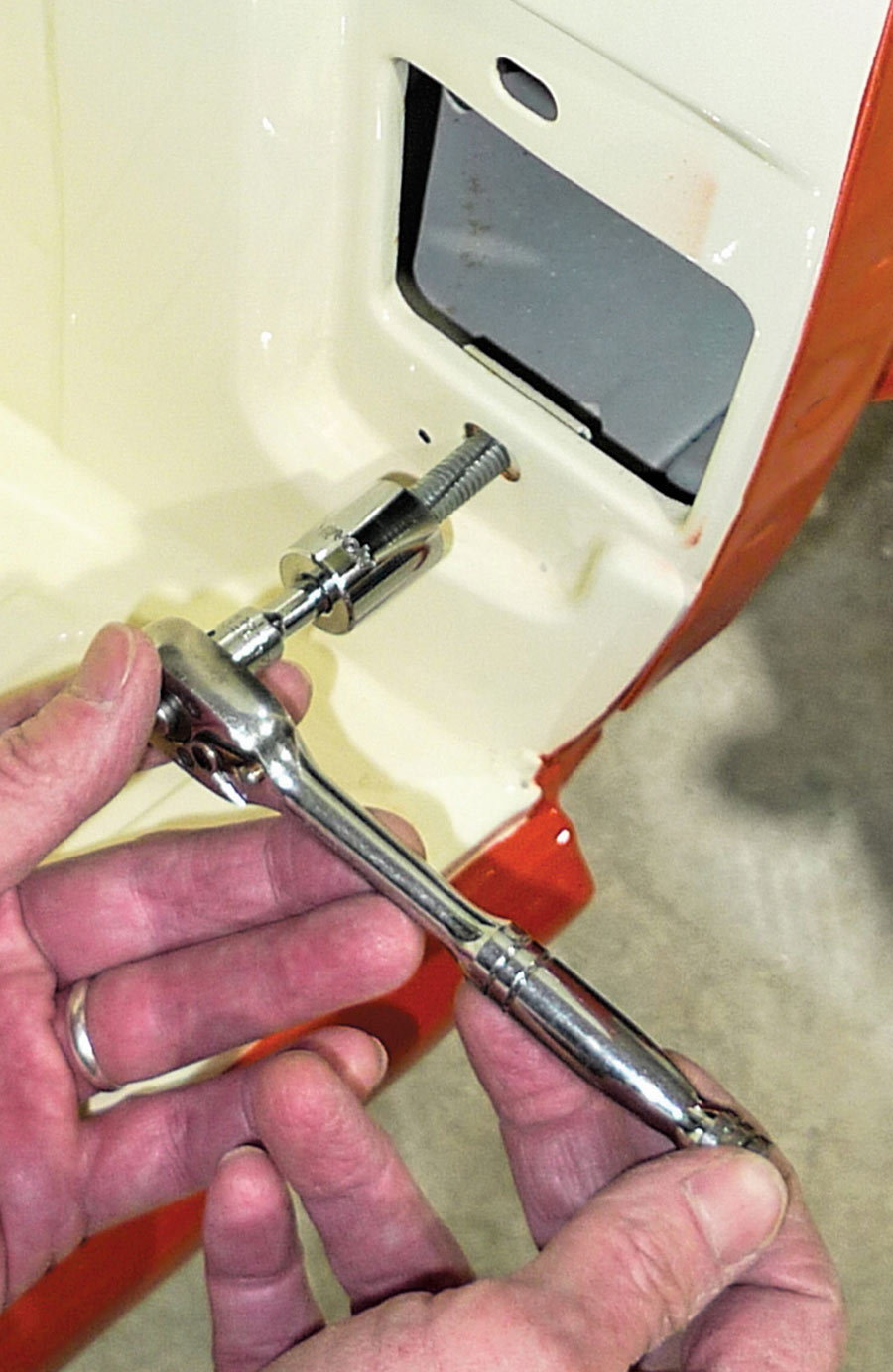 1955 chevrolet 3100 door hinge arm installation and torque tightening process