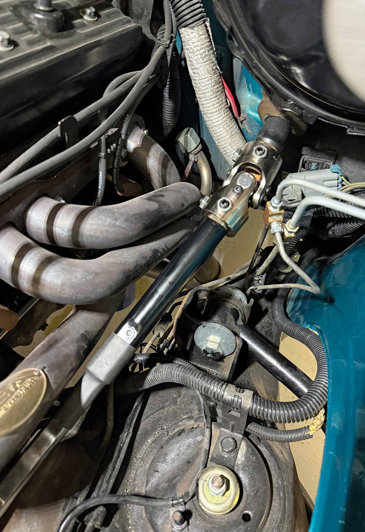 Clearance view between steering linkage and tube headers.